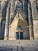 Westportal des Magdeburger Doms und Labyrinth, Magdeburger Dom, Magdeburg, Sachsen-Anhalt, Mitteldeutschland, Deutschland, Europa