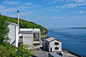 Großbritannien, Schottland, Hebriden Insel Isle of Islay, Port Askaig im Norden, Blick auf Destillerie Caol Ila