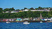 Großbritannien, Schottland, Hebriden Insel Isle of Mull, Hauptstadt Tobermory, bunte Häuserzeile am Ufer