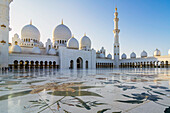  Views of Abu Dhabi, capital of the United Arab Emirates. Here the Sheikh Zayed Mosque. 