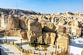 Saudi-Arabien, Oase al-Hasa (al-Ahsa), Kalksteinklippen am Tafelberg Al-Qarah und Brunnen