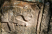 Aus Stein geschnitzte Jaguarfigur, Chichen Itzá, Maya-Ruinen, Yucatan, Mexiko, in der Nähe des Tempels der Krieger