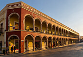 Historische spanische Kolonialgebäude, Plaza de la Independencia, Stadt Campeche, Bundesstaat Campeche, Mexiko