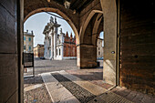 Dom 'Duomo Cattedrale di San Pietro' mit Palazzo Ducale, Piazza Sordello, Stadt Mantua,  Provinz Mantua, Lombardei, Italien, Europa