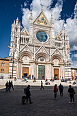 Hauptfassade, Westportal, Dom Cattedrale Metropolitana di Santa Maria Assunta, Siena, Region Toskana, Italien, Europa