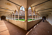 Kleiner Kreuzgang mit Garten, Kloster Certosa di Pavia, Pavia, Provinz Pavia, Lombardei, Italien, Europa