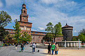Burg Castello Sforzesco mit dem Tor Torre del Filarete,  Mailand, Lombardei, Italien, Europa