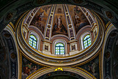 Kuppel mit Deckengemälde, Kathedrale Cattedrale di Sant’ Ambrogio, am Piazza Ducale, Vigevano, Provinz Pavia, Lombardei, Italien, Europa