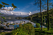 Blicke vom Südende des Sees auf die idyllische Landschaft, Lago d’Orta, Provinz Novara, Region Piemont, Italien, Europa