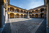  University of Pavia, city of Pavia on the river Ticino, province of Pavia, Lombardy, Italy, Europe 