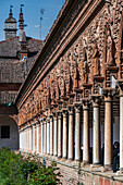 Great cloister of the Certosa di Pavia monastery (“Gratiarum Chartusiae”), Pavia province, Lombardy, Italy, Europe 