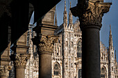 Arkaden der Galleria Vittorio Emanuele II mit Blick zum Mailänder Dom Duomo di Milano, Piazza del Duomo, Mailand, Lombardei, Italien, Europa