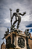  Neptune Fountain fountain in the center, Piazza Nettuno, Bologna, Italian university city, Emilia-Romagna region, Italy, Europe 