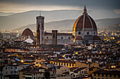 Panoramablick vom Platz Piazzale Michelangelo auf Altstadt und Kathedrale Chiesa di San Carlo dei Lombardi, Florenz, Region Toskana, Italien, Europa
