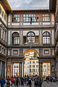 Menschen an den Uffizien, Kunstmuseum, Florenz, Region Toskana, Italien, Europa