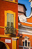 Balkon neben Dom am Piazza dei Martiri, Dom zu Carpi, Basilica di Santa Maria Assunta, Carpi, Provinz Modena, Region Emilia-Romagna, Italien, Europa