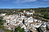Setenil de las Bodegas an der Straße der weißen Dörfer 'Pueblos Blancos', Provinz Cádiz, Andalusien, Spanien