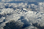 Luftaufnahme auf die Sierra Nevada Skiarea mit Skigebiet am Pico de Veleta, bei Granada, Andalusien, Spanien