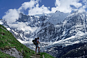 Wanderung zum Bäregg unter den Fiescherhörnern, Grindelwald, Berner Oberland, Schweiz.