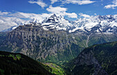 Hoch über dem Tal von Lauterbrunnen, Stechelberg, Berner Oberland, Schweiz.