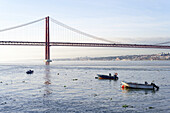 Die Brücke des 25.April über den Tejo, Lissabon, Portugal.