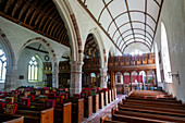 Innenraum der Dorfpfarrkirche Saint Paul de Leon, Staverton, Süddevon, England, Großbritannien
