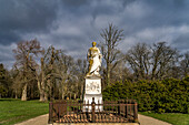 Statue des Gründers Fürst Wilhelm Malte I im Schlosspark Putbus, Insel Rügen, Mecklenburg-Vorpommern, Deutschland