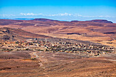  North Africa, Morocco, Draa Valley, settlement and Atlas Mountains in the background 