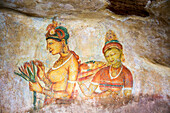Felsmalereien mit Fresken von Jungfrauen in der Palastfestung, Sigiriya, Zentralprovinz, Sri Lanka, Asien