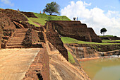 Gebäude der Felsenpalast-Festung auf Felsgipfel, Sigiriya, Zentralprovinz, Sri Lanka, Asien