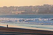  Europe, Spain, Santander, Atlantic coast, people on the beach 