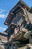 Antike Gebäude im alten Dorf, Zermatt, Alpen, Wallis, Schweiz, Helvetia, Eidgenossenschaft, Europa