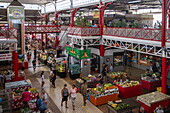 Blick über die Markthalle Marché Papeete (Papeete Municipal Market), Tahiti, Windward Islands, Französisch-Polynesien, Südpazifik