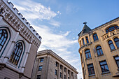 Katzenhaus, Jugendstilgebäude, links daneben Große Gilde, Riga, Lettland