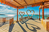 Ägypten, Rotes Meer, bei Hurghada, Insel Giftun, Strand in der Orange Bay, Kunstwerke im Strandcafe