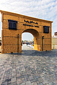Eingangstor zum historischen Teil in der Altstadt in Yanbuʿ al-Bahr, Yanbu, Yambo, oder Yenbo, Hafen am Roten Meer, Provinz Medina, Saudi Arabien, Arabische Halbinsel