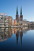  Cathedral Church on the Obertrave, winter, Hanseatic City of Luebeck, Schleswig-Holstein, Germany 