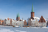 Obertrave, Altstadthäuser, St.Marien-Kirche, St. Petri-Kirche, Winter, Hansestadt Lübeck, Schleswig-Holstein, Deutschland