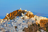  Blick auf das Dorf Chora, Chora, Insel Serifos, Kykladen, Griechenland\n 