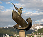Walfang-Harpunen-Skulptur im Hafen von Tromsø, Norwegen