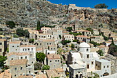 Luftaufnahme der Unterstadt mit der Hagia Sophia, Orthodoxe Kirche am Berg, Monemvasia, Peloponnes, Griechenland, Europa