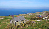 Häuser entlang der Westküste von Cape Clear Island, County Cork, Irland, Republik Irland