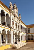 Fassade der alten Kapelle Colégio do Espírito Santo, historischer Innenhof der Universität Evora, Evora, Alto Alentejo, Portugal, Südeuropa