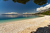 Der Strand Dracevac bei Podgora, Kroatien, Europa