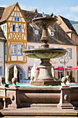  The Königsbrunnen on the market square of Neustadt an der Weinstraße, Rhineland-Palatinate, Germany 