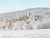 Das Haardter Schloss im Schnee, Neustadt an der Weinstraße, Rheinland-Pfalz, Deutschland