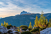  Evening atmosphere below the Three Peaks in autumn, South Tyrol, Italy, Europe 