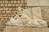Denkmal Papst Johannes Paul II an der Kirche in Pisak, Kroatien, Europa