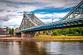 Die Brücke „das blaue Wunder“ von Dresden über der Elbe, Dresden, Sachsen, Deutschland