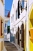  Alley in the mountain village of Nikiá on the island of Nissyros (Nisyros, Nissiros, Nisiros) in Greece 